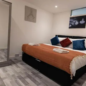 https://pristine-3-bed-apartment.brighton-hotels-england.com