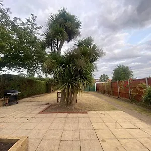 https://dallas-house-easy-links-to-lhr-and-london.brighton-hotels-england.com
