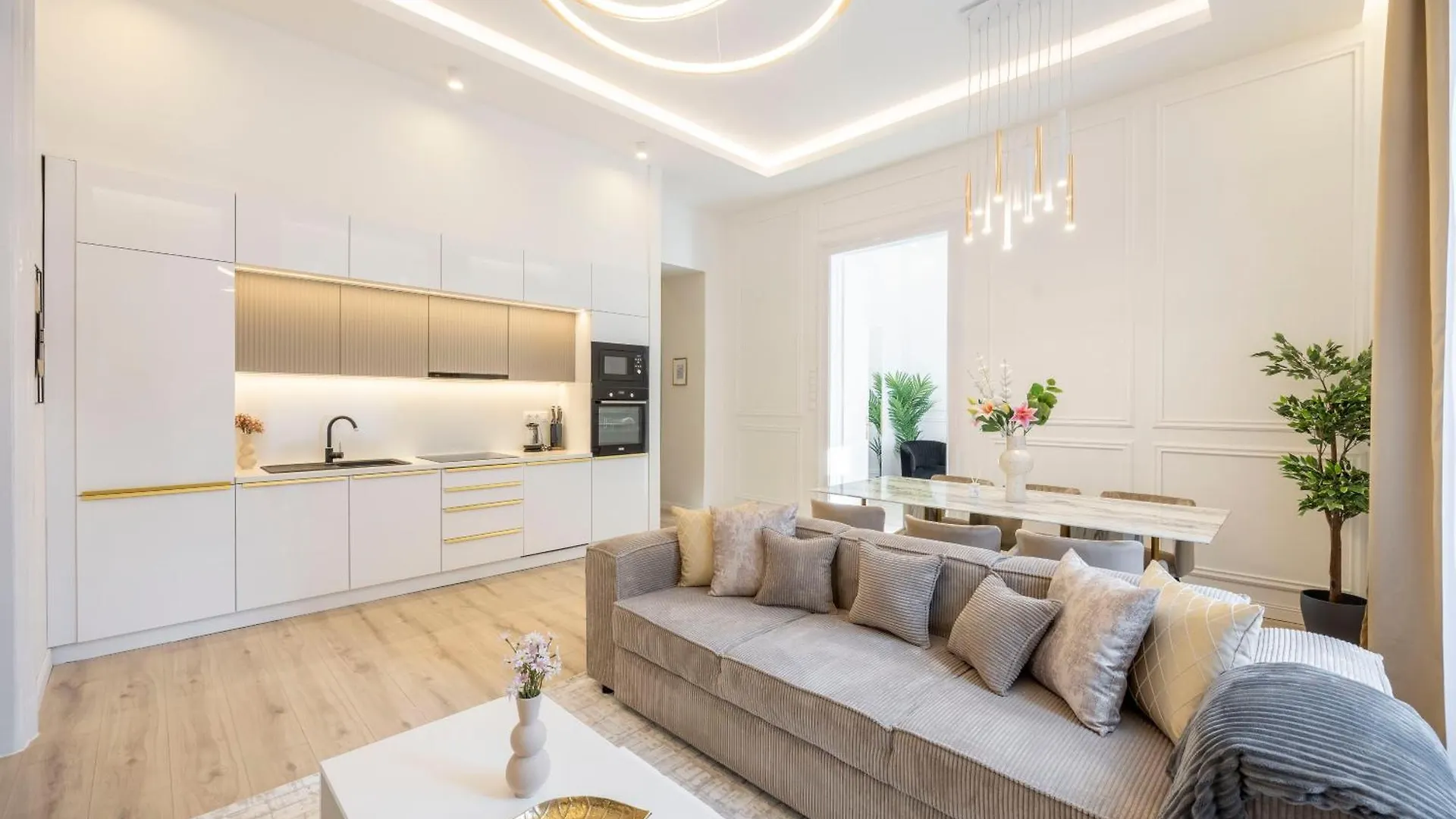 Apartment Exclusive & Prestigious Central Residence W/ Balcony Budapest