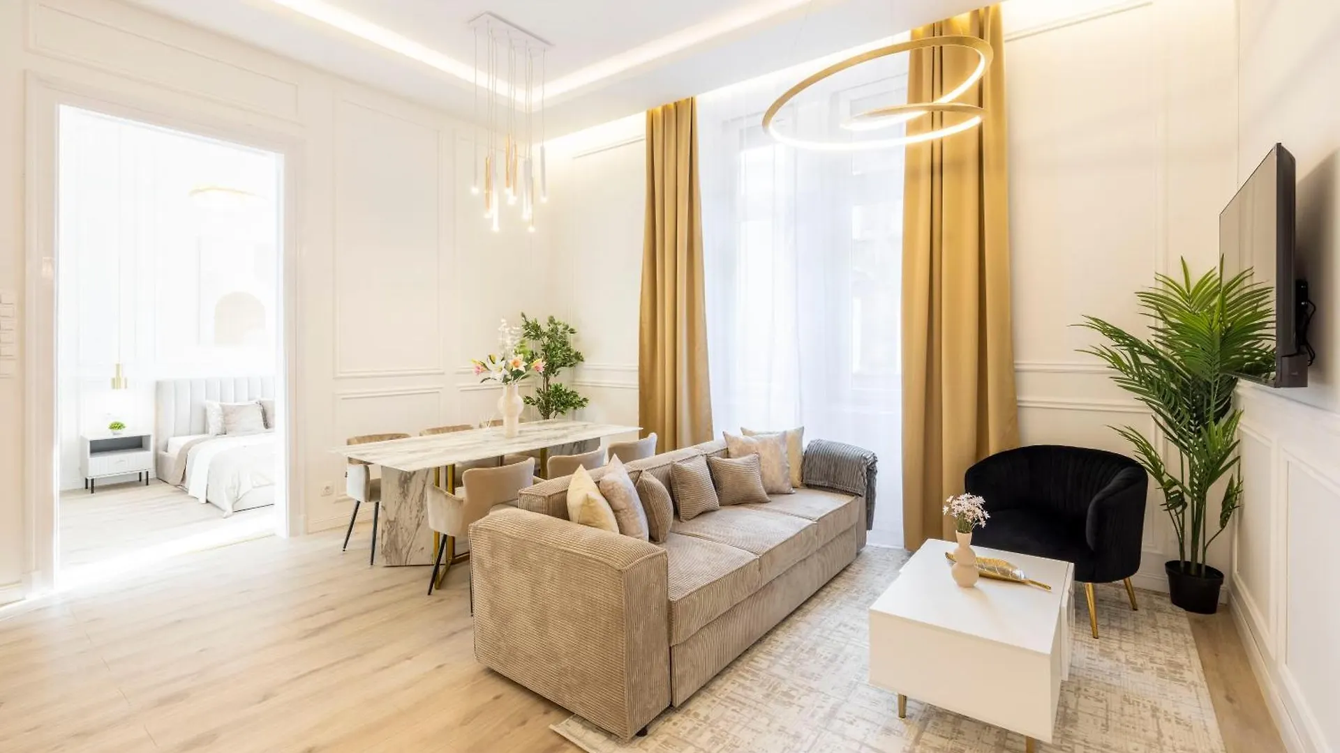 Exclusive & Prestigious Central Residence W/ Balcony Budapest Apartment