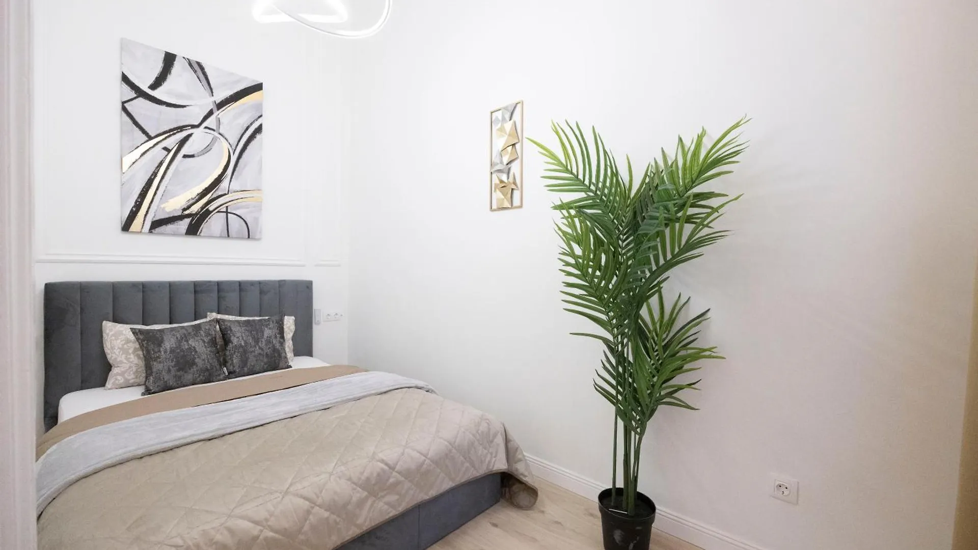 Exclusive & Prestigious Central Residence W/ Balcony Budapest