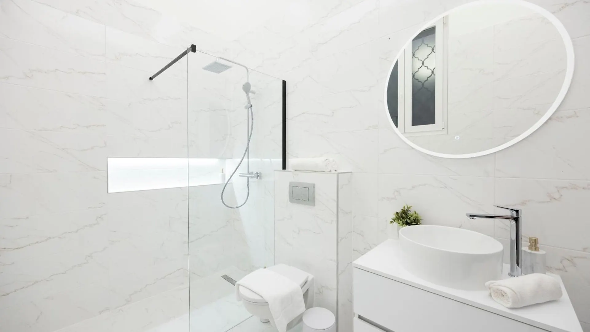 Exclusive & Prestigious Central Residence W/ Balcony Budapeszt Węgry